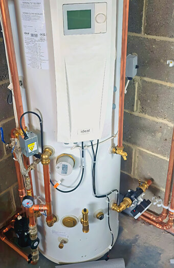 https://marangaroohotwater.com.au/uploads/2025/06/gas-hot-water-system-13675.jpg