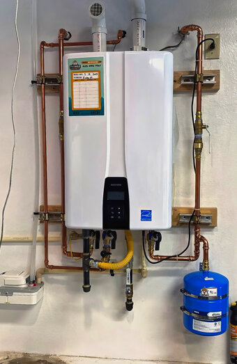 https://marangaroohotwater.com.au/uploads/2025/06/instant-hot-water-systems-42978.jpg
